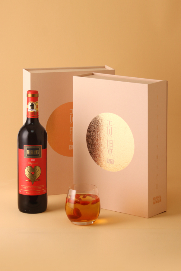 精选头茬贡果2盒+西班牙赢家半干红葡萄酒1瓶