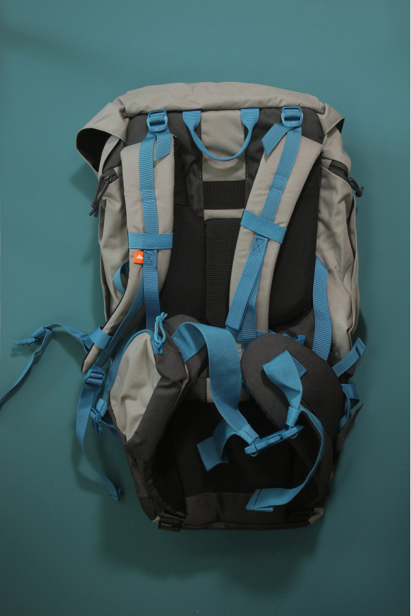 9.8新 迪卡侬登山包 50L