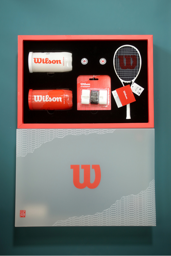 全新 WILSON 蛇年限定礼盒